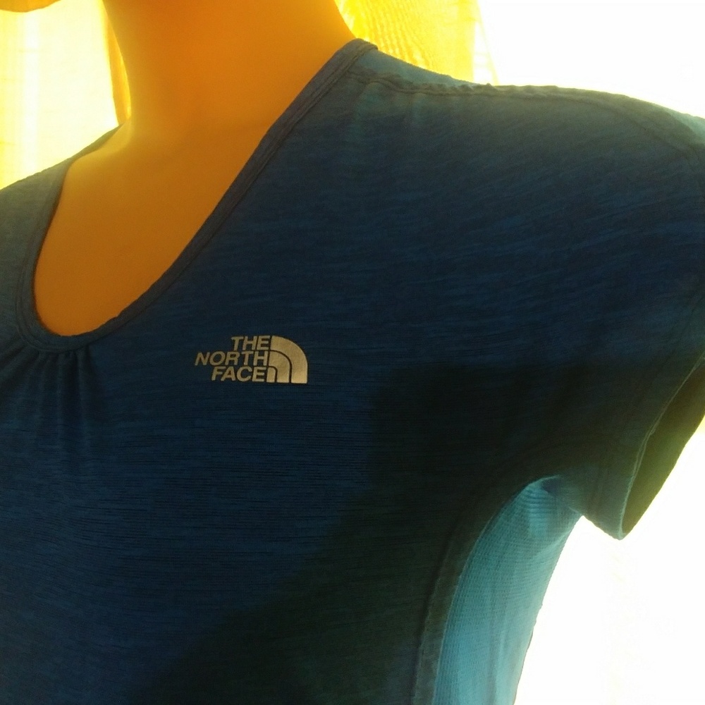 The Northface tee